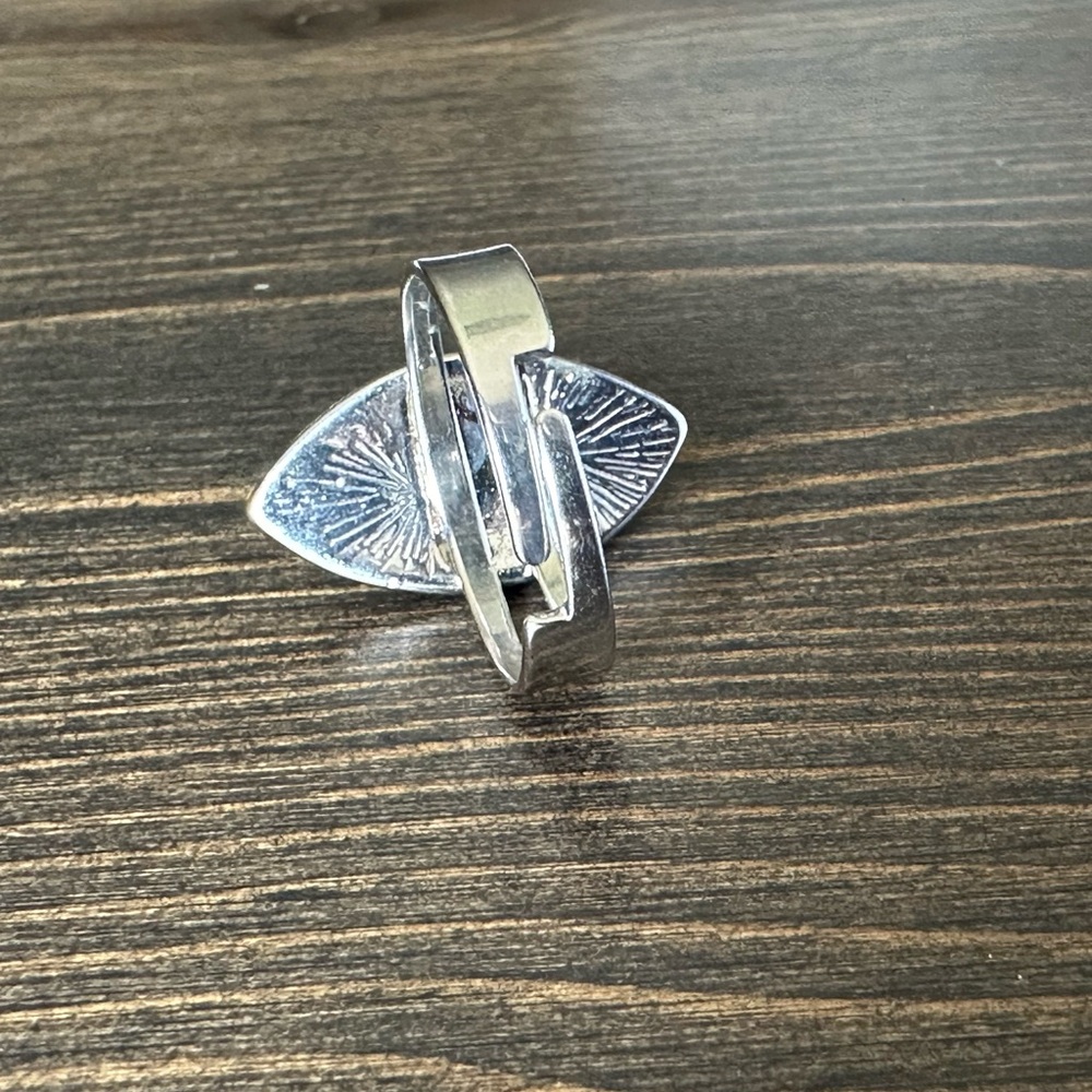 Almond shape mood ring - Picture 3 of 4